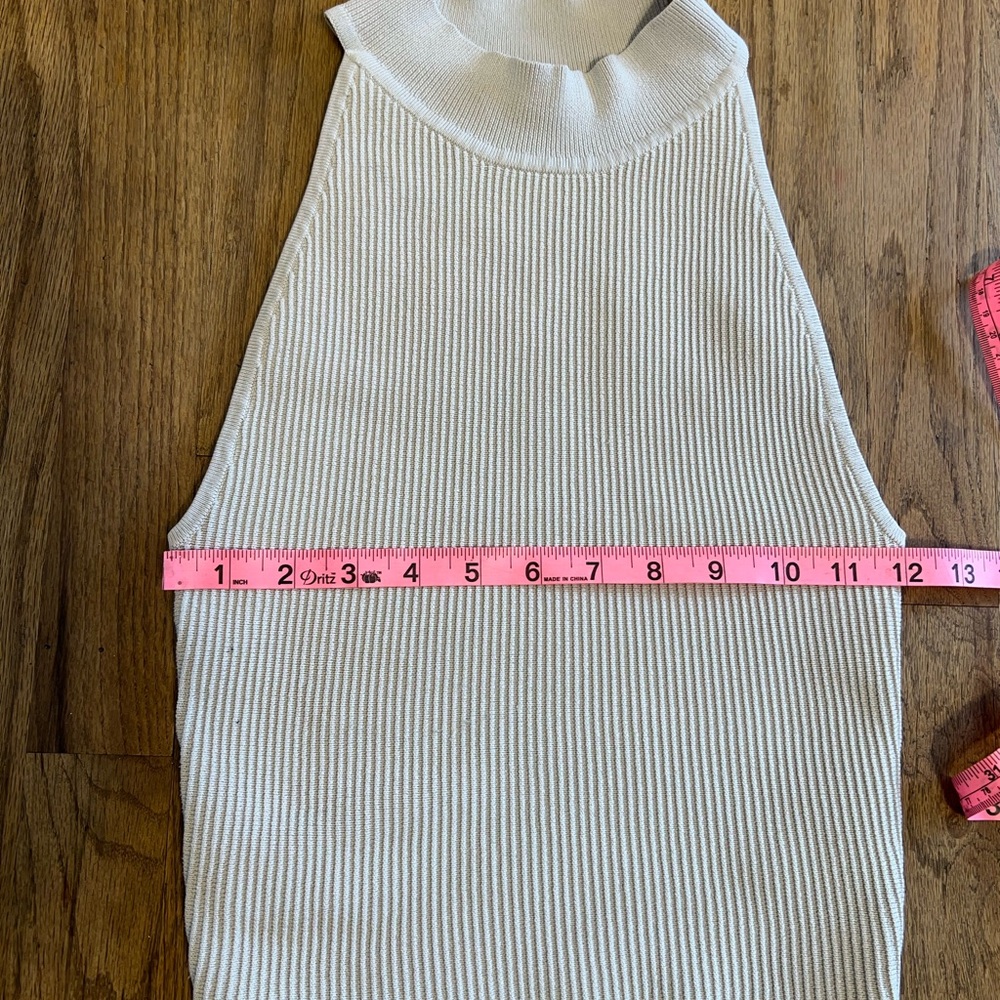 Babaton light gray casual Ribbed Sleeveless halter Crop Top size XS - Picture 3 of 7